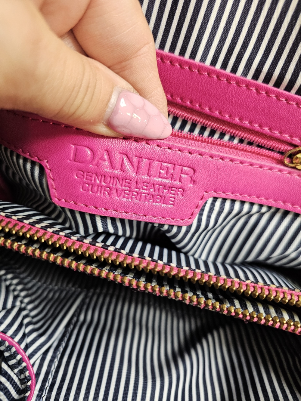Danier Women’s Fuchsia Leather Backpack Classic Structured Style - Picture 6 of 7